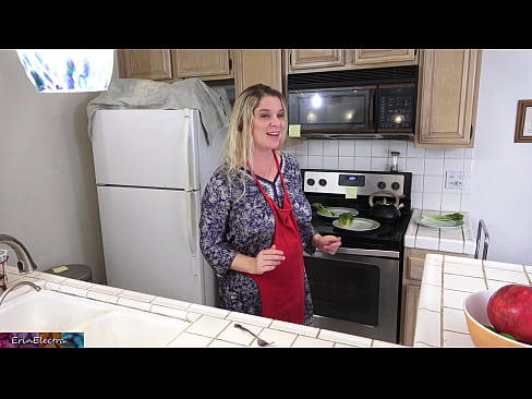 ❤️ Stepmom u munghje in cucina prima di a so data Super porn à noi % co.porno-flix.ru% ❌